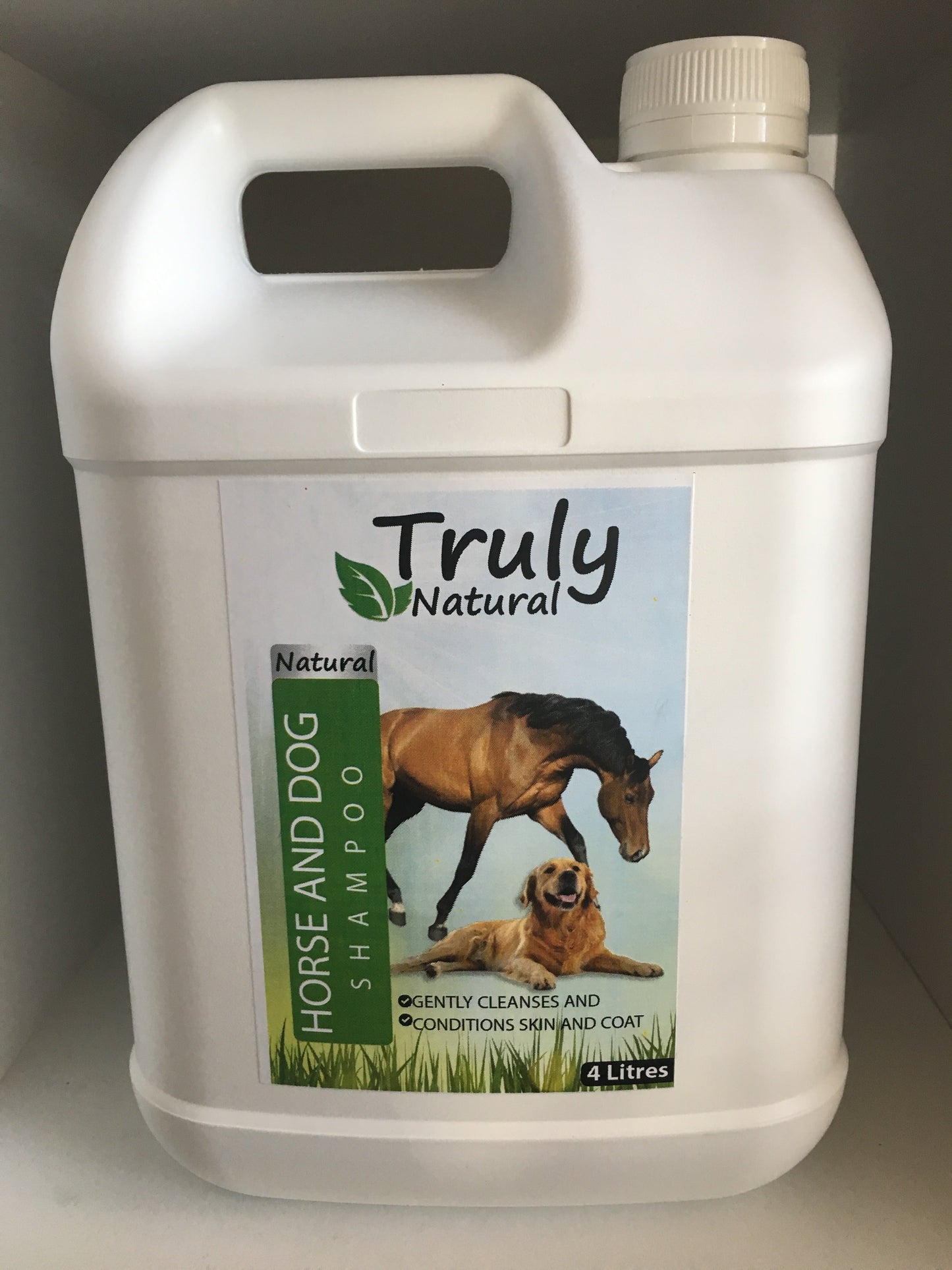 Truly Natural dog and horse shampoo 4 litre