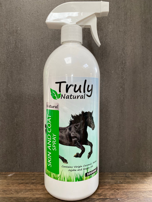 1L Truly Natural Skin and Coat Spray contains coconut,  jojoba and argan oil